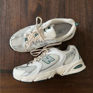New Balance 530 sneakers - women’s size 8 - BARELY WORN